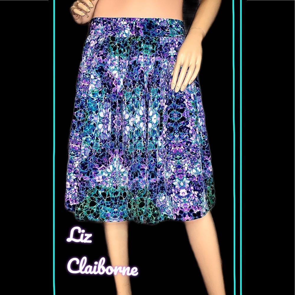 Liz C. • Floral Contrast Skirt / size (6) NWOT!